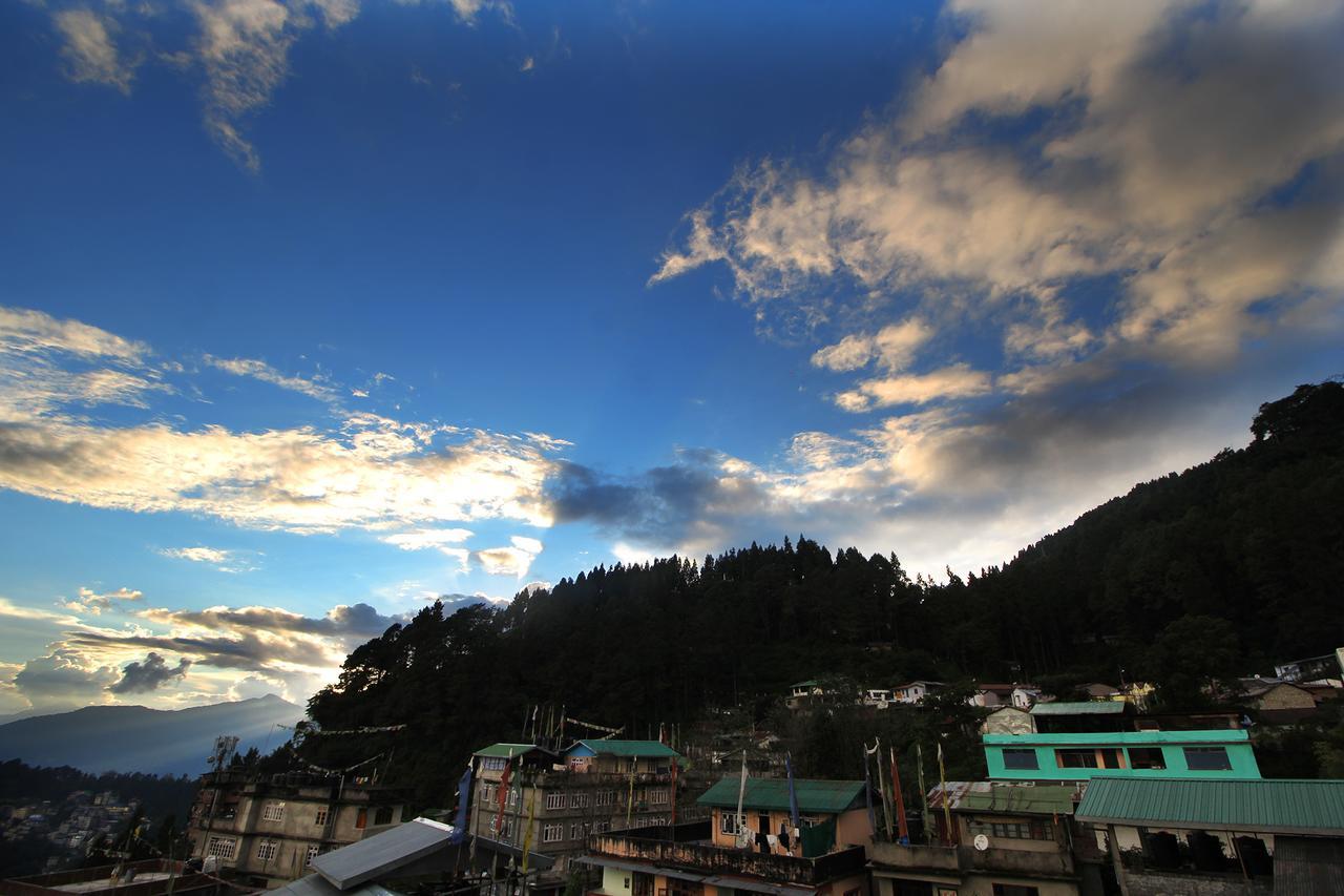 Hotel Tarayana Grand Gangtok Buitenkant foto